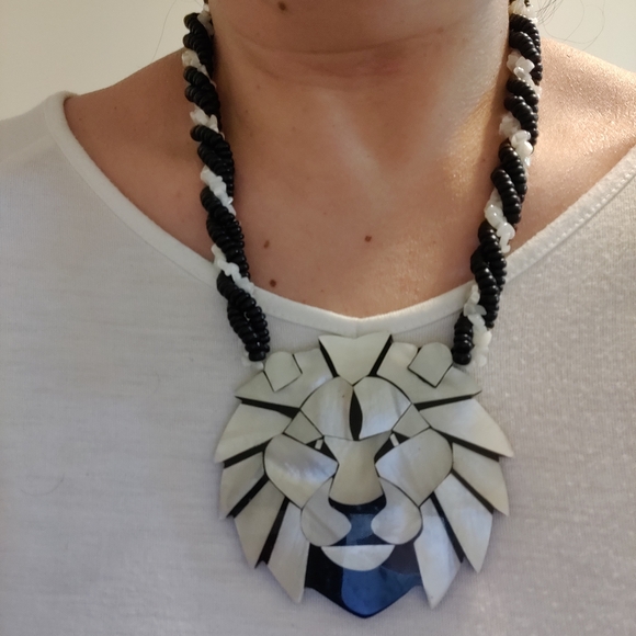 Vintage Lee Sands Mosaic Mother of Pearl Lion Necklace - Picture 12 of 12